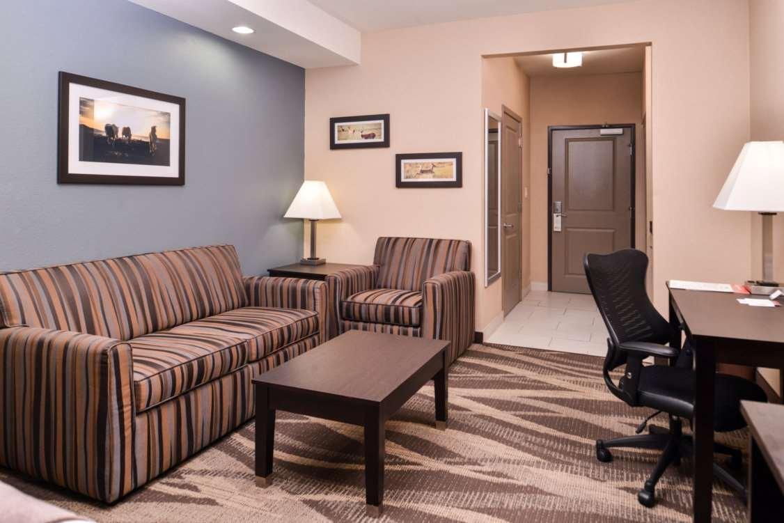 Best Western Plus Lake Jackson Inn & Suites Exterior photo
